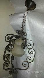 Lampadario vintage in ferro battuto