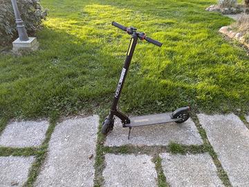 monopattino elettrico Momo design