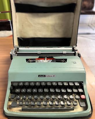 Olivetti Lettera 32 macchina da scrivere