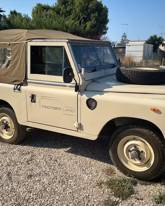 LAND ROVER DEFENDER EPOCA ASI-1975 RESTAURATA TOTA