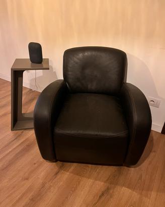 Poltrona di design in pelle martone scuro