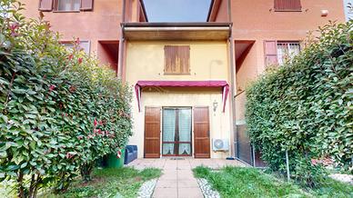 VILLA A SCHIERA CON GIARDINO E GARAGE