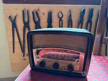 Radio antica da collezione