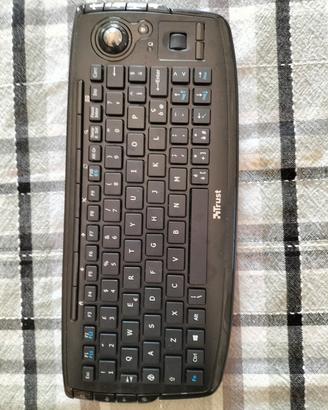 Tastiera completa di mouse Trust 