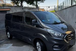 Ford Transit custom titanium