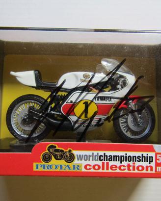 Modellino 1/24 Yamaha G. Agostini con autografo