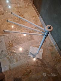 Porta asciugamani in metallo e marmo