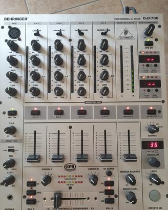 mixer per DJ professionale Behringer DJX700 