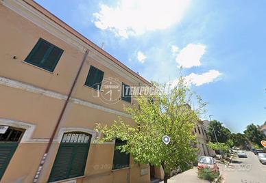 MONOLOCALE CON LASTRICO SOLARE IN VIA DEI QUINTILI