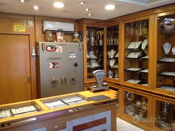 Attivita di gioielleria con targa storica