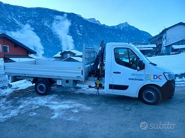 Renault Master con gru