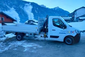 Renault Master con gru