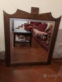 Specchio con cornice in legno