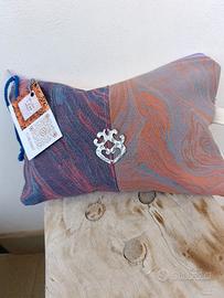 Astuccio di stoffa con manico