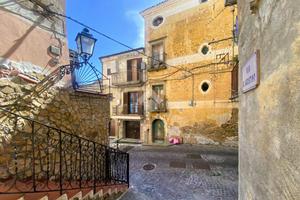CASA SEMINDIPENDENTE A PAOLA