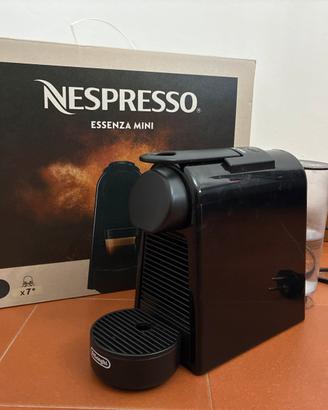 Macchina caffè Nespresso Essenza Mini