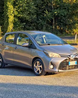 Toyota Yaris 1.5 Hybrid 5 porte Active -E6 Automat