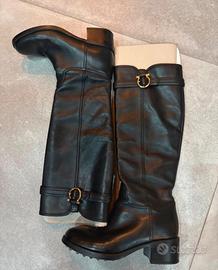 Stivali Alti Salvatore Ferragamo in Pelle Nera
