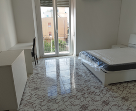 Ampie e luminose camere in via della Pineta 84