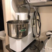 attrezzatura ristorazione. planetaria 12kg