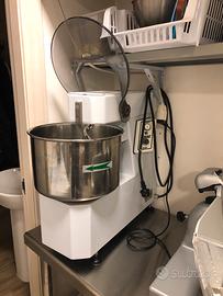 attrezzatura ristorazione. planetaria 12kg