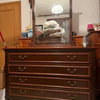 Comò a specchio classico in noce tradizionale