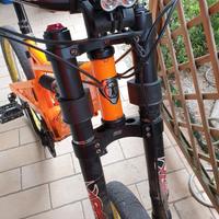 bicicletta downhill praticamente nuova