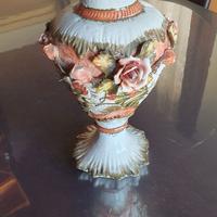 Vaso di porcellana decorato