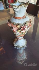 Vaso di porcellana decorato