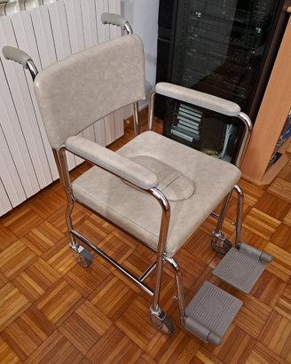 Sedia a rotelle per anziani