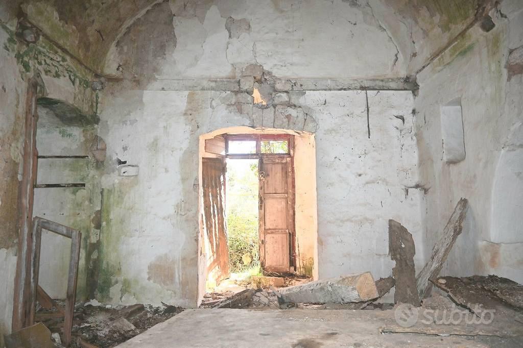 Rustico / Casale di 190 m² con 3 locali a Alberobe - Altro