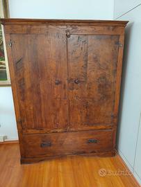 armadio antico antiquariato