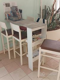 penisola con cinque sgabelli 