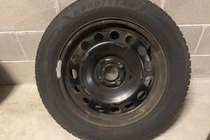 .4 ruote invernali Goodyear 195/65 R15 EcoSport