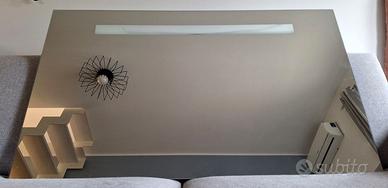 Specchio con luce integrata
