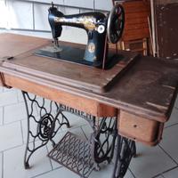 Macchina da cucire Singer antica