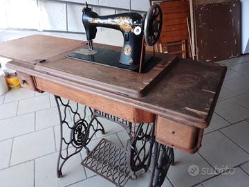 Macchina da cucire Singer antica