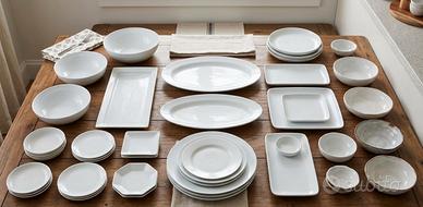 Stock Piatti Bianchi da Portata e Buffet 
