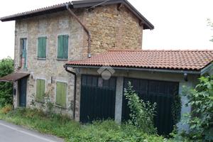 CASA INDIPENDENTE A CARPINETI