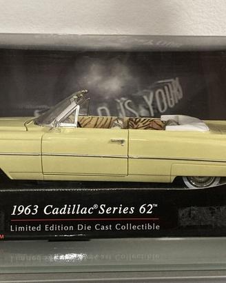 Modellino scala 1:18 auto Scarface