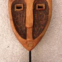 Statuetta artigianale in legno