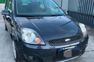 Ford fiesta blu