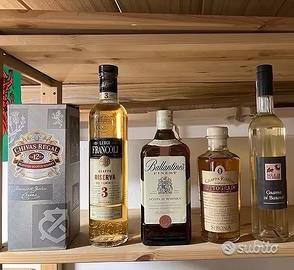 Bottiglia grappa whisky