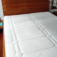 Struttura letto matrimoniale e materasso