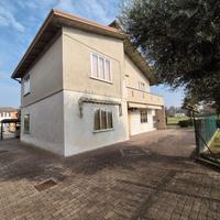 Casa singola divisa in due abitazioni