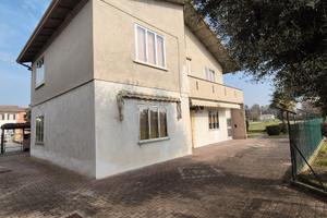 Casa singola divisa in due abitazioni