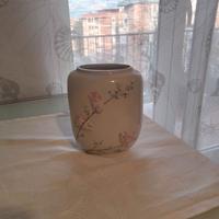 Vaso portafiori in ceramica di Capodimonte