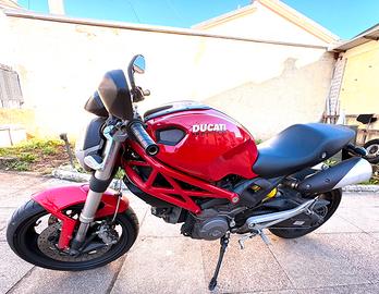 Moto ducati moster 696