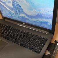 HP 255 G7 Notebook PC Nero Opaco | Radeon R3 | 8GB