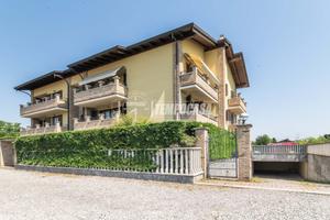 TRE LOCALI DOPPI SERVIZI CON BOX E CANTINA